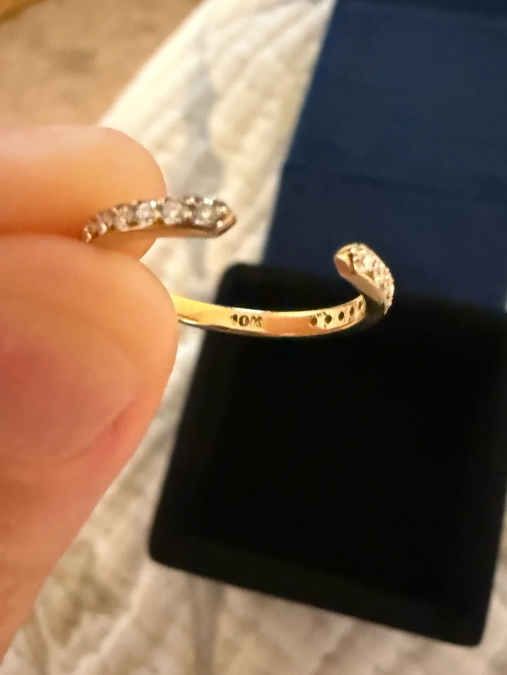10K moissanite ring - Picture 5 of 5